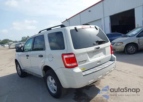 2011 Ford Escape Xlt z USA, uszkodzony, nr VIN 1FMCU0D75BKA75935